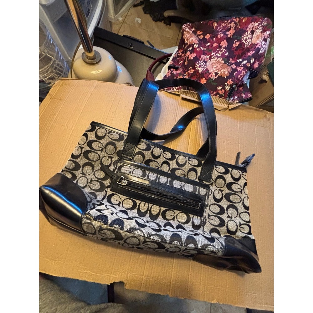 MEDIUM SIZE BLACK & SILVER PURSE/HANDBAG W/FRONT ZIPPERED POCKET